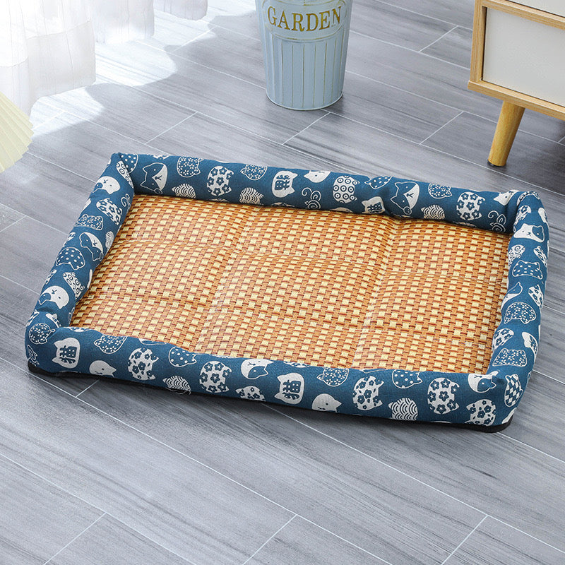 Pet mat with rattan material